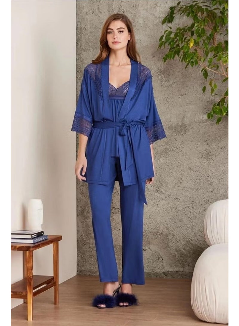 pierre cardin 2820 طقم بيجامة من قطن مشطوف مزين بالدانتيل للنساء مع رداء - أزرق داكن - Image 4